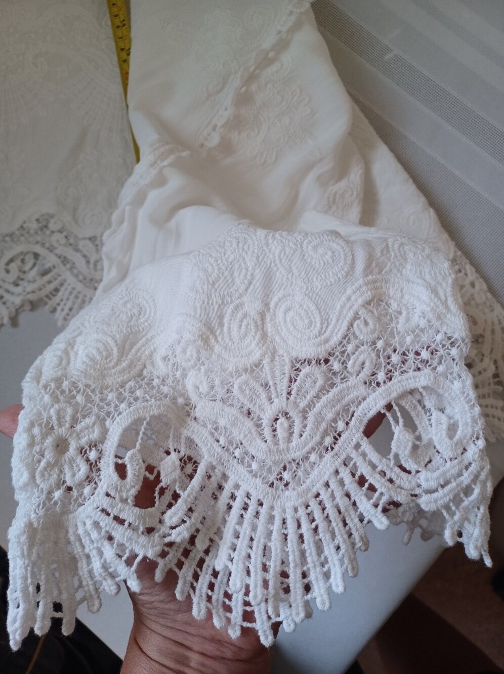 Leo & Nicole Boxy Cut Peasant Blouse with Lace and Crochet Boho Romantic M